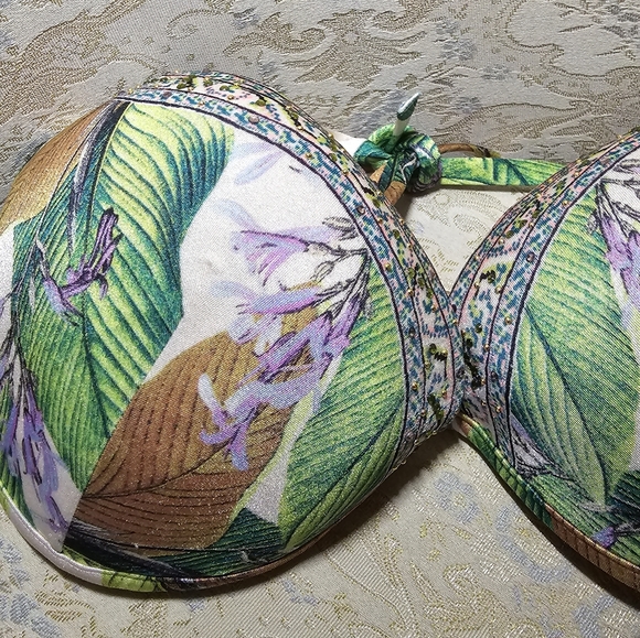 Victoria's Secret Swim - Picture 2 of 3